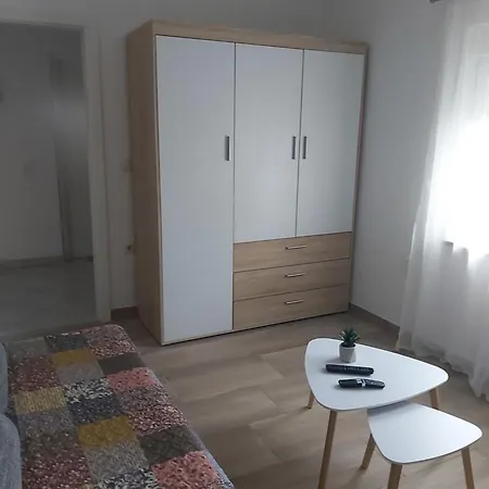 Apartment Lara *